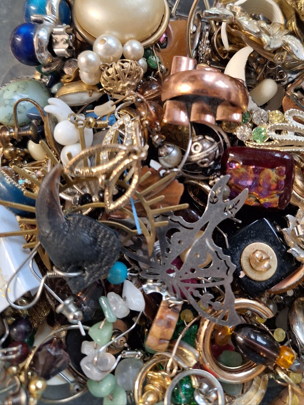 1.75 LB Vintage to Now single earrings lot fun to dig DIY Crafting Unchecked - Picture 4 of 5